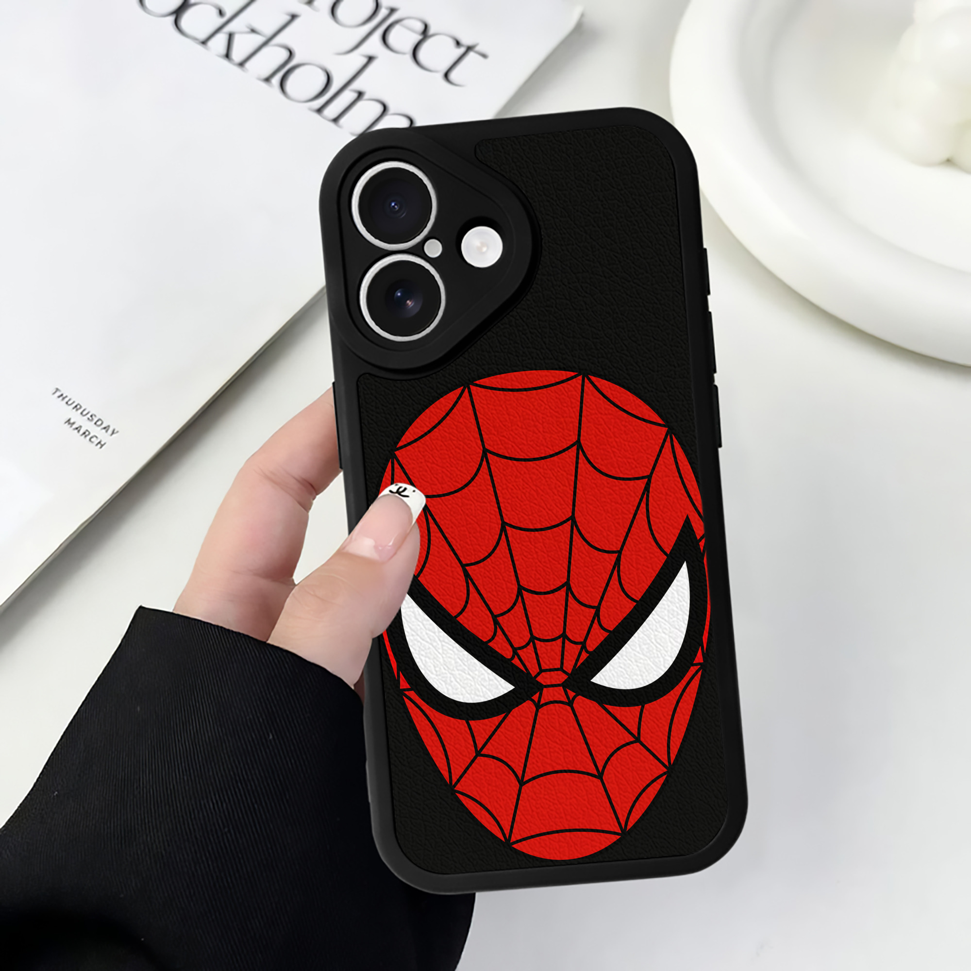 Spider Man スパイダーマン 【iPhone 16シリーズ対応】シリコンスマホケース（レザー調） 材質：シリコン